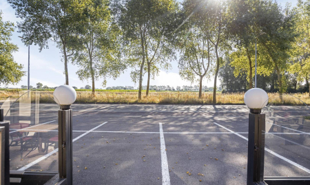 Restaurant met woonst en ruime parking in regio Brugge image