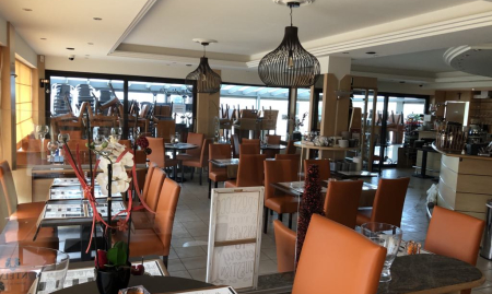 Instapklaar restaurant met terras op de Zeedijk in De Panne image