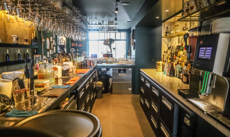 Exclusieve cocktailbar gelegen aan de jachthaven in het mooie Nieuwpoort. Hoofdzakelijk cocktails, wijn en tapas. image