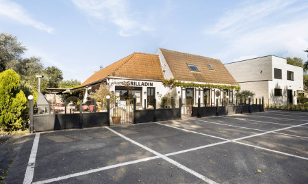 Restaurant met woonst en ruime parking in regio Brugge image