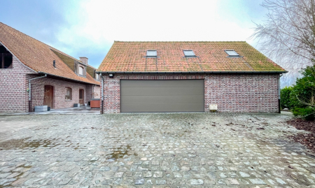 Te Koop - Heestert - Paardenfokkerij met landhuis voorzien van binnen- en buitenpiste op +-5,4 hectare  image