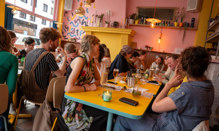 Eetcafé in levendige studentenbuurt over te nemen in Gent image