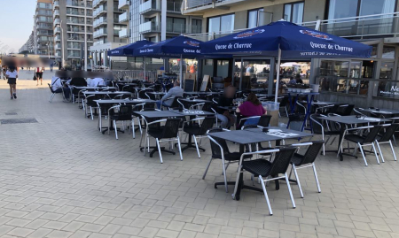 Instapklaar restaurant met terras op de Zeedijk in De Panne image