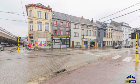 Volledig ingerichte frituur aan druk kruispunt over te nemen in Gent image