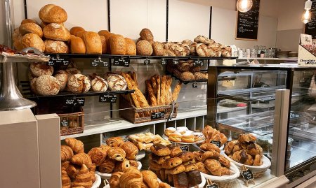 Rendabel handelsfonds over te nemen in Oudergem met 3 kernactiviteiten : Bakkerij, café, broodjeszaak  (BRU 1160) image