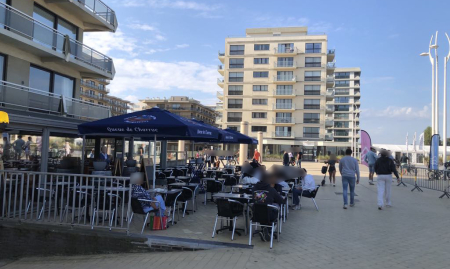 Instapklaar restaurant met terras op de Zeedijk in De Panne image