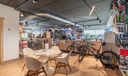 Fietsenwinkel met vastgoed over te nemen - Centraal in Limburg image