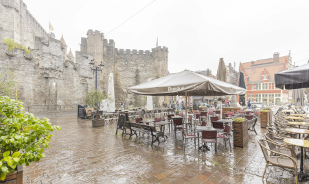 Gekend café op schitterende locatie nabij Gravensteen over te nemen in Gent image