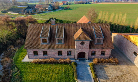 Te Koop - Heestert - Paardenfokkerij met landhuis voorzien van binnen- en buitenpiste op +-5,4 hectare  image