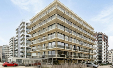  Instapklaar restaurant met terras op de Zeedijk in De Panne image