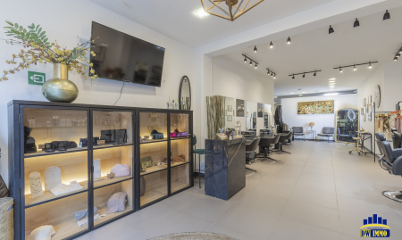 Unieke Overnamekans: All-in-One Kapsalon, Beauty Center & Horecazaak! image