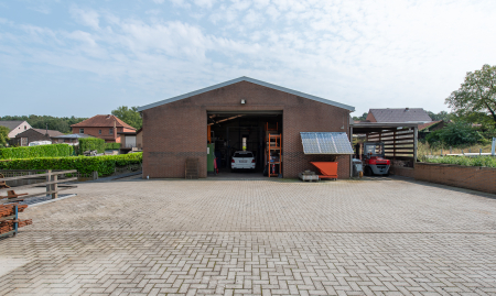 Te Koop - Maaseik - Instapklare gelijkvloerse woning met loods van 400 m² (20a58ca!) image