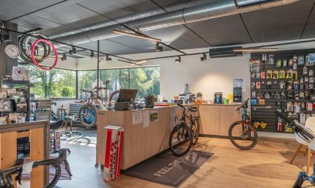 Fietsenwinkel met vastgoed over te nemen - Centraal in Limburg image