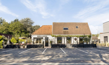 Restaurant met woonst en ruime parking in regio Brugge image