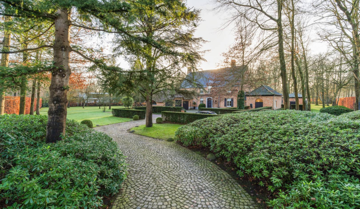 Patrimoniumvennootschap te koop met villa en 3 loten grond te Schilde image