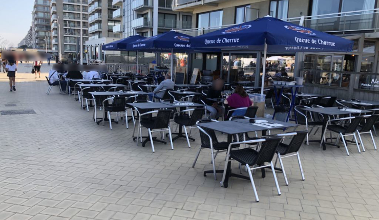 Instapklaar restaurant met terras op de Zeedijk in De Panne image