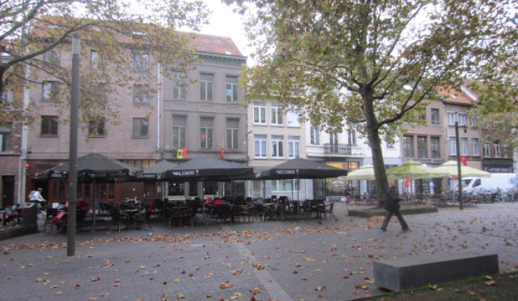 zeer goed gelegen broodjeszaak / koffiebar te Antwerpen ( D 3684 )