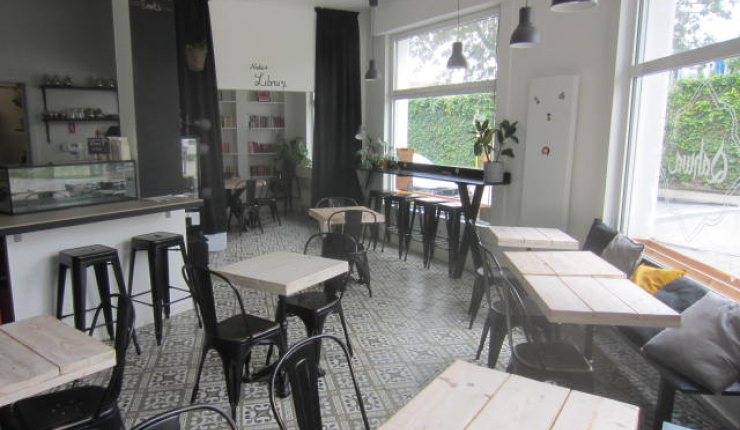 gezellige koffiebar & lunchzaak in de wijk Zurenborg ( Antwerpen ) ( D 3667 )