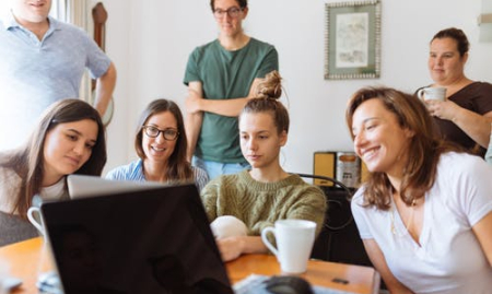 Studie Bedrijfsoverdracht Familiebedrijven in Vlaanderen: overdracht blijft een uitdaging  (Bron: VLAIO - Universiteit Antwerpen (Prof. dr. Eddy Laveren) en Universiteit Hasselt (Prof. dr. Tensie Steijvers en Prof. dr. Ine Umans)